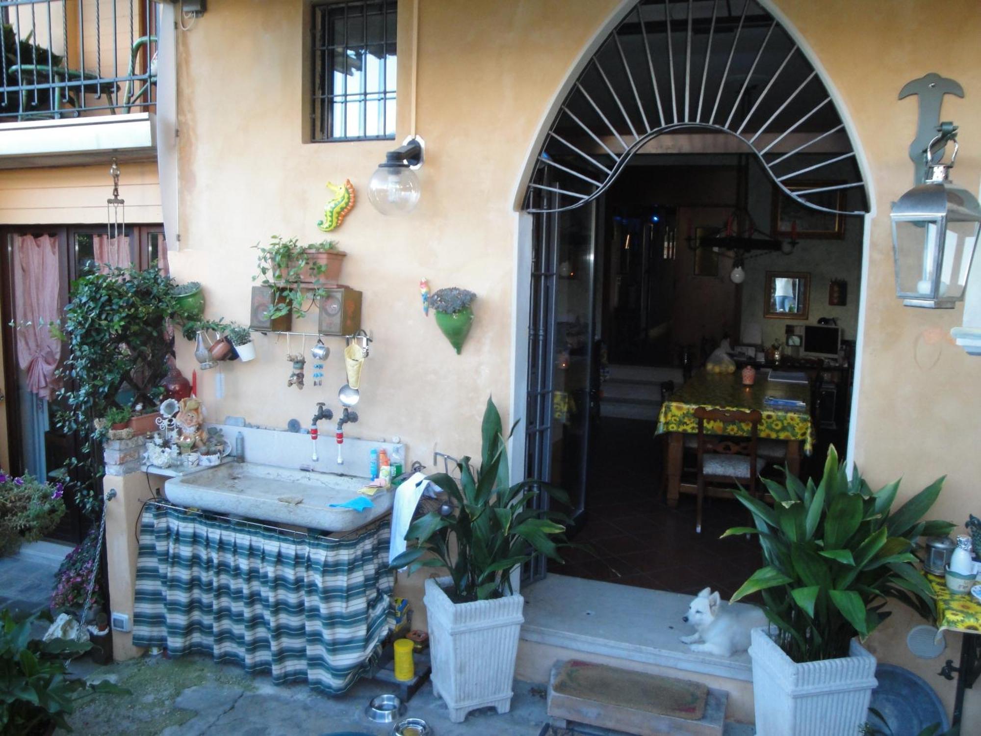 The Tower Of The Old King Bed & Breakfast เดเซนซาโนเดลการ์ดา ภายนอก รูปภาพ